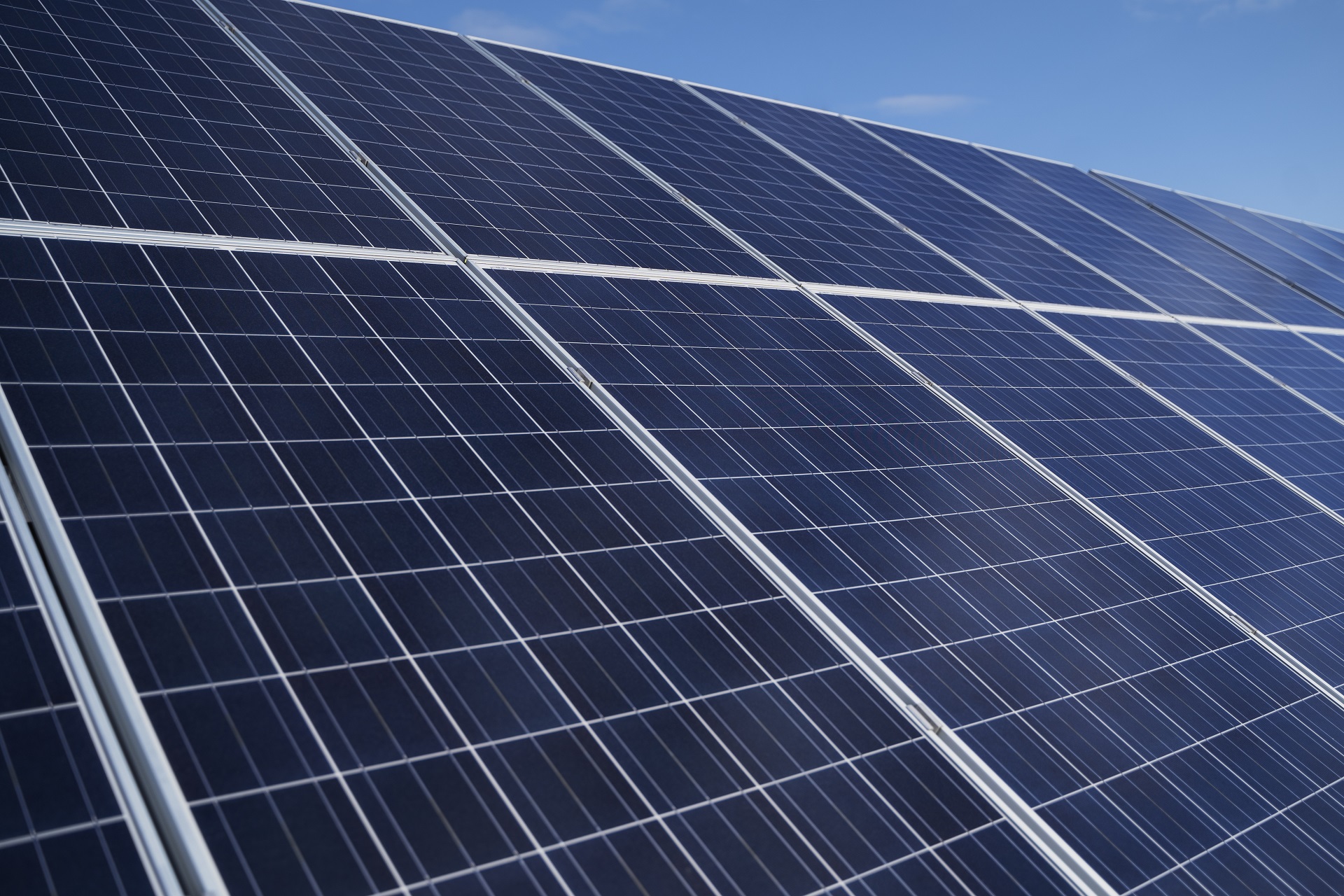 low-angle-solar-pannels-arrangement low-angle-solar-pannels-arrangement